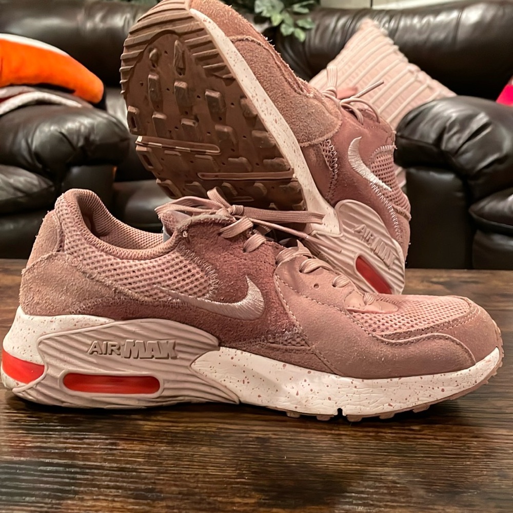 Air Max women’s size 9